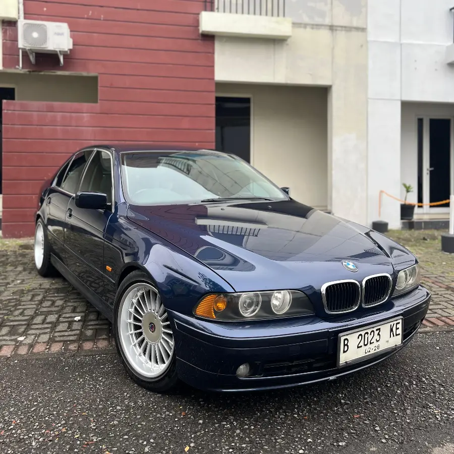 BMW E39 528i 2000