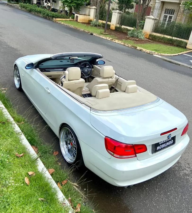BMW E93 325i 2008