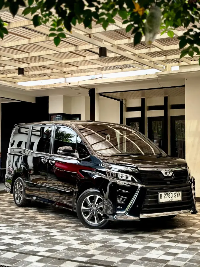 Toyota Voxy 2.0 2018