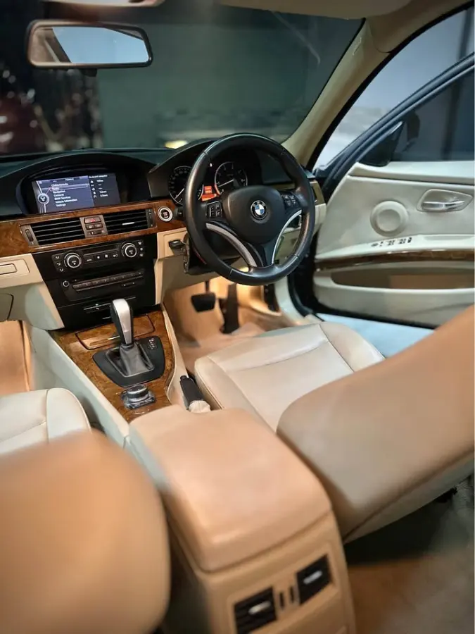 BMW E90 320i 2009
