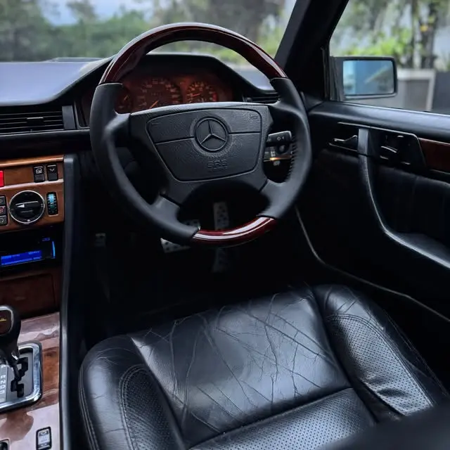 Mercedes-Benz W124 300E 1990