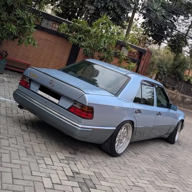 Mercedes-Benz W124 230E 1987