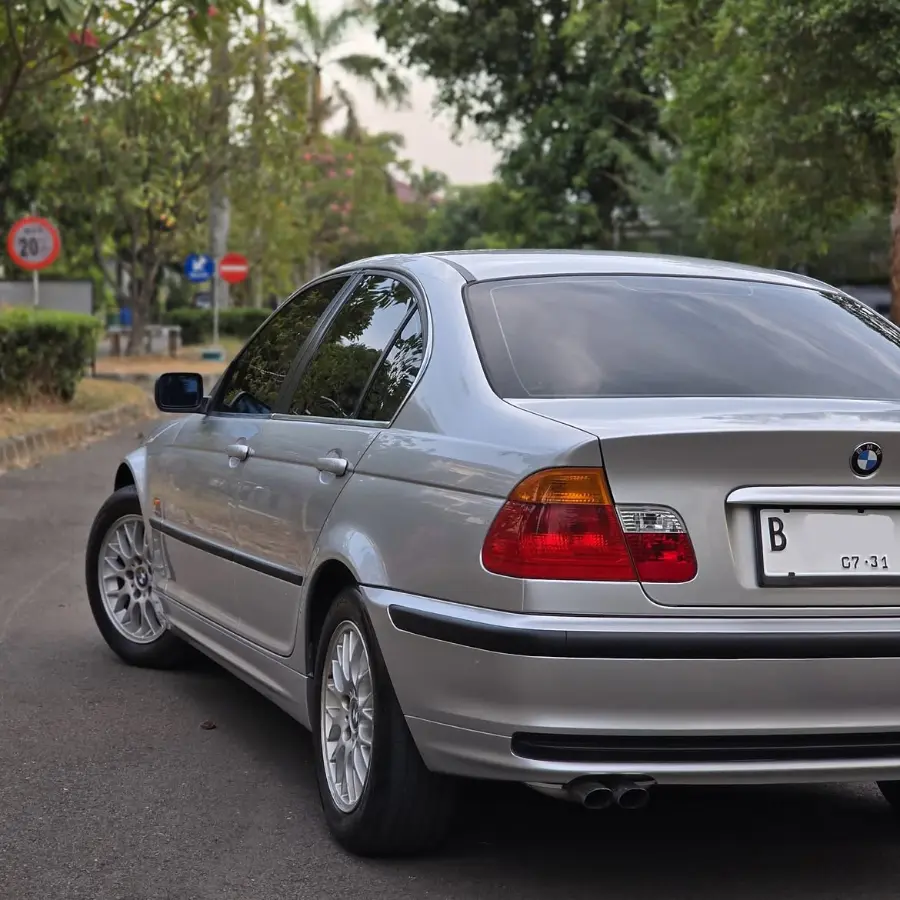 BMW E46 325i 2001