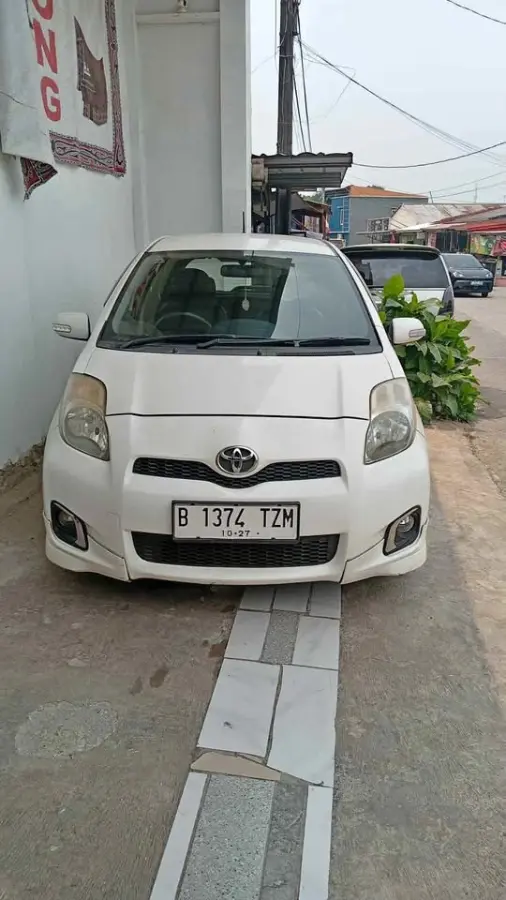 Toyota Yaris 1.5 E 2012