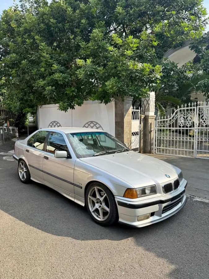 BMW E36 323i 1998