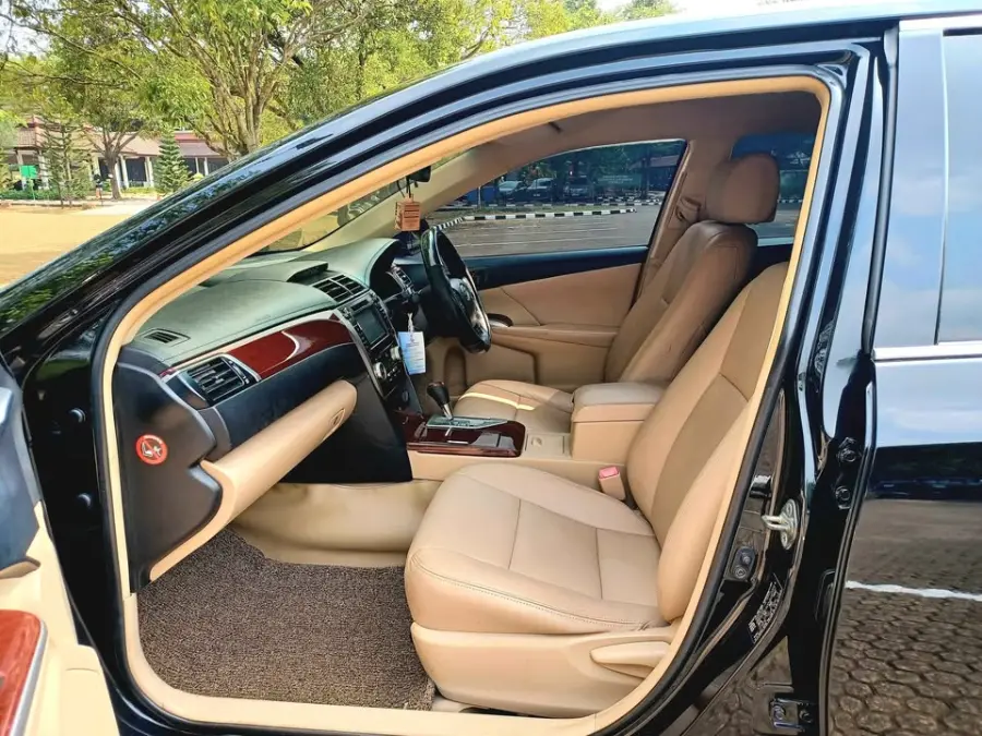 Toyota Camry 2.5 G 2013