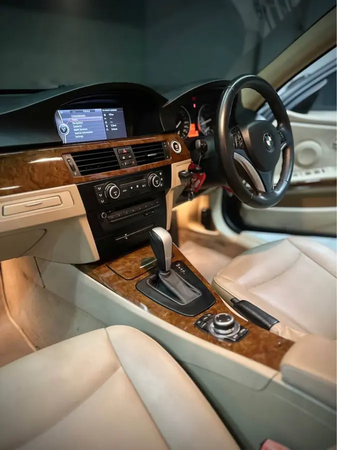 BMW E90 320i 2009