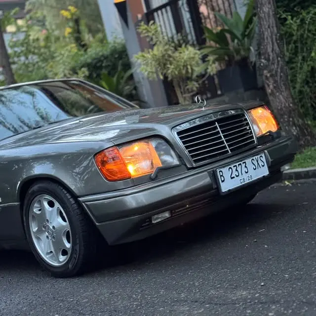 Mercedes-Benz W124 300E 1990