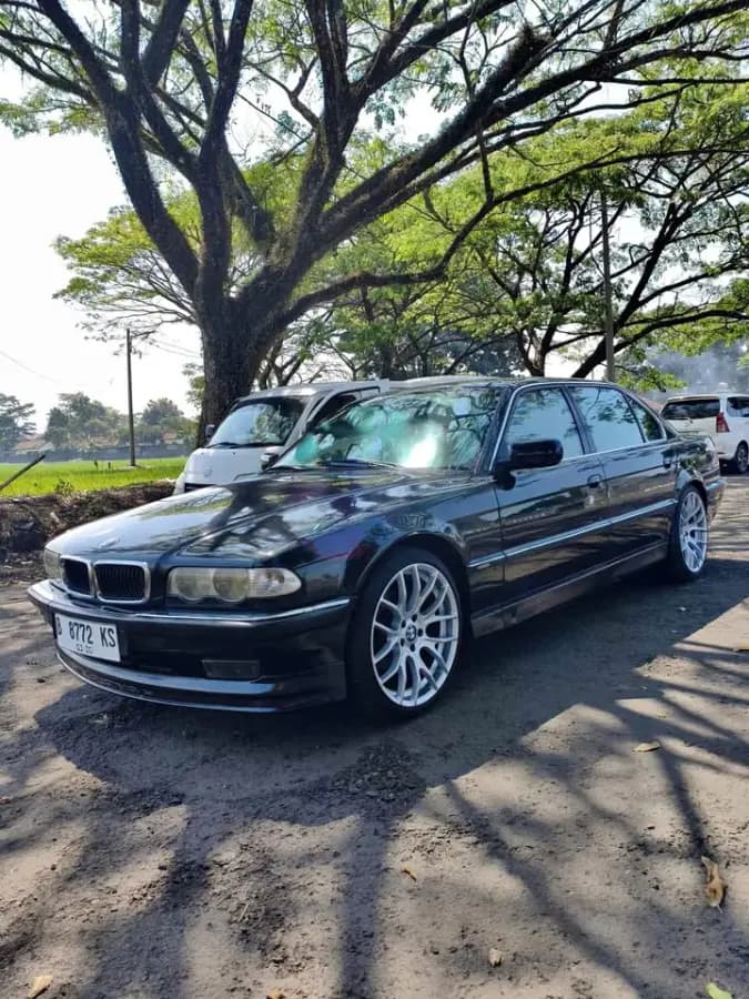 BMW E38 735iL 1997