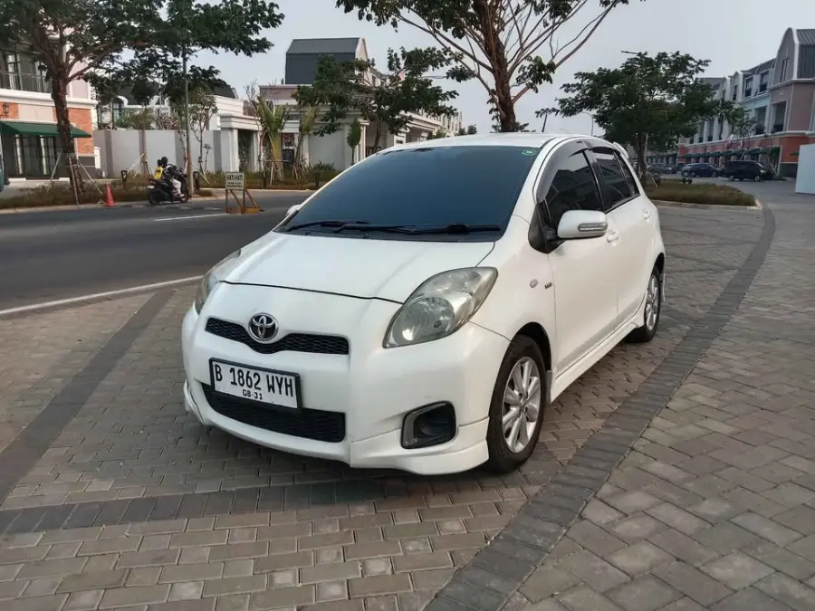 Toyota Yaris 1.5 E 2012