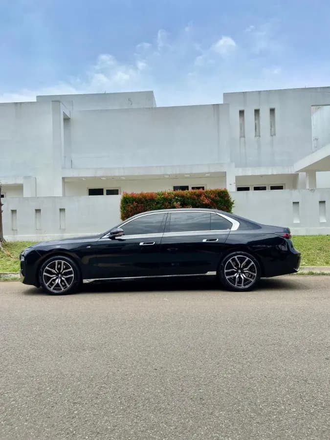 BMW G70 735i 2023