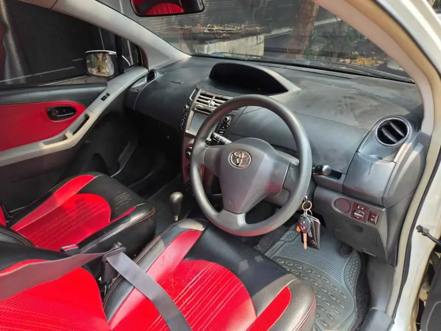 Toyota Yaris J 2012