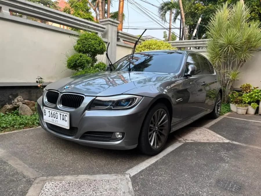 BMW E90 320i 2011