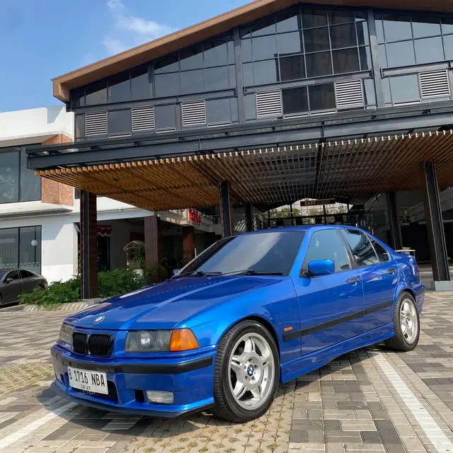 BMW E36 323i 1999