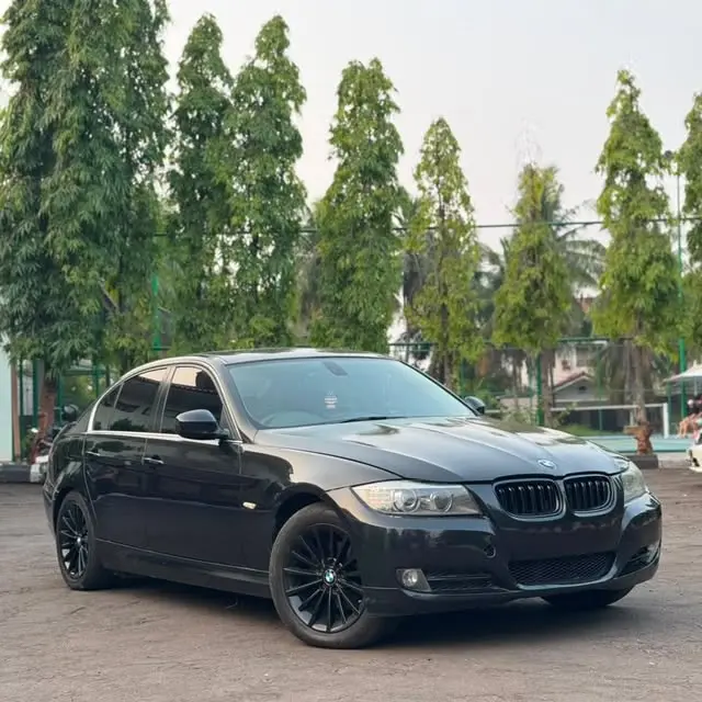 BMW E90 320i 2011