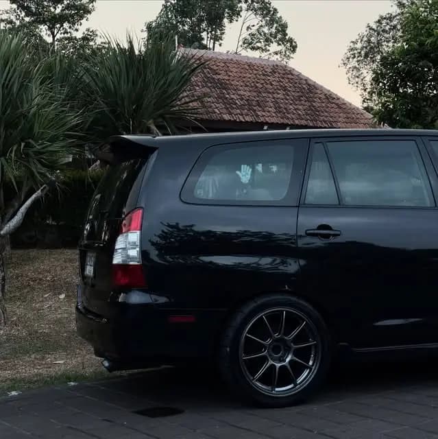 Toyota Kijang Innova 2.4 G Diesel 2011