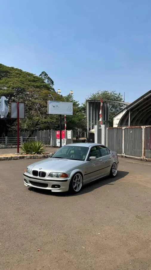 BMW E46 325i 2001