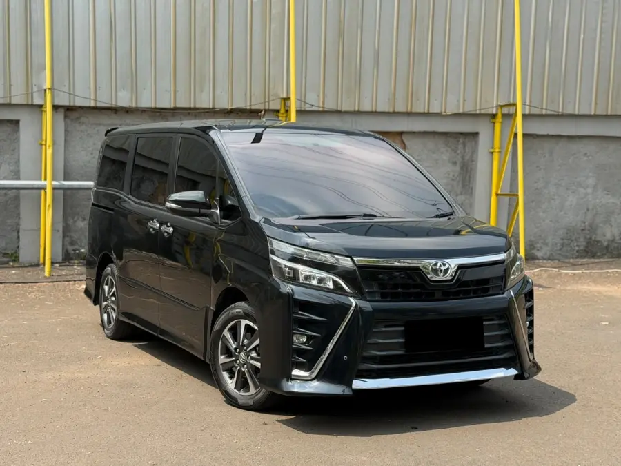 Toyota Voxy 2.0 2018