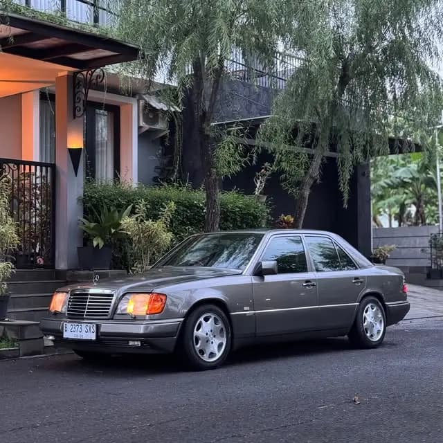 Mercedes-Benz W124 300E 1990