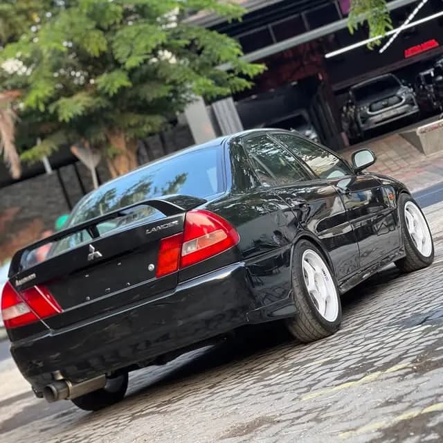 Mitsubishi Lancer SEi 1999