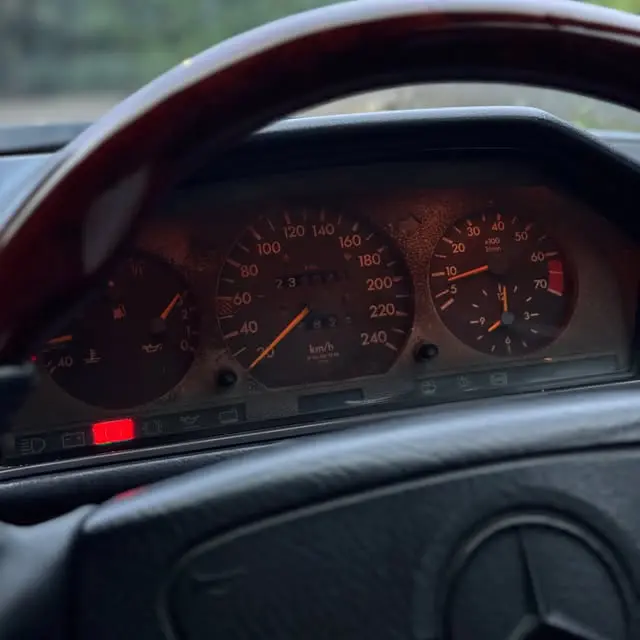 Mercedes-Benz W124 300E 1990