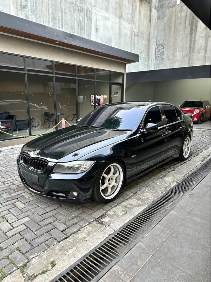 BMW E90 320i 2009