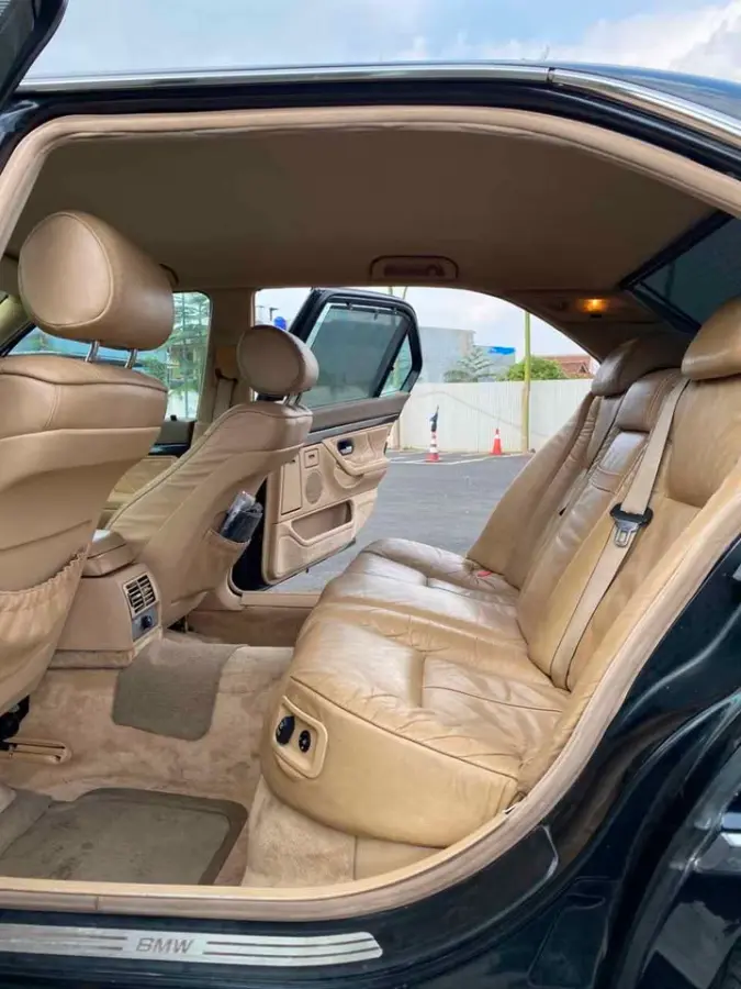 BMW E38 735iL 1997