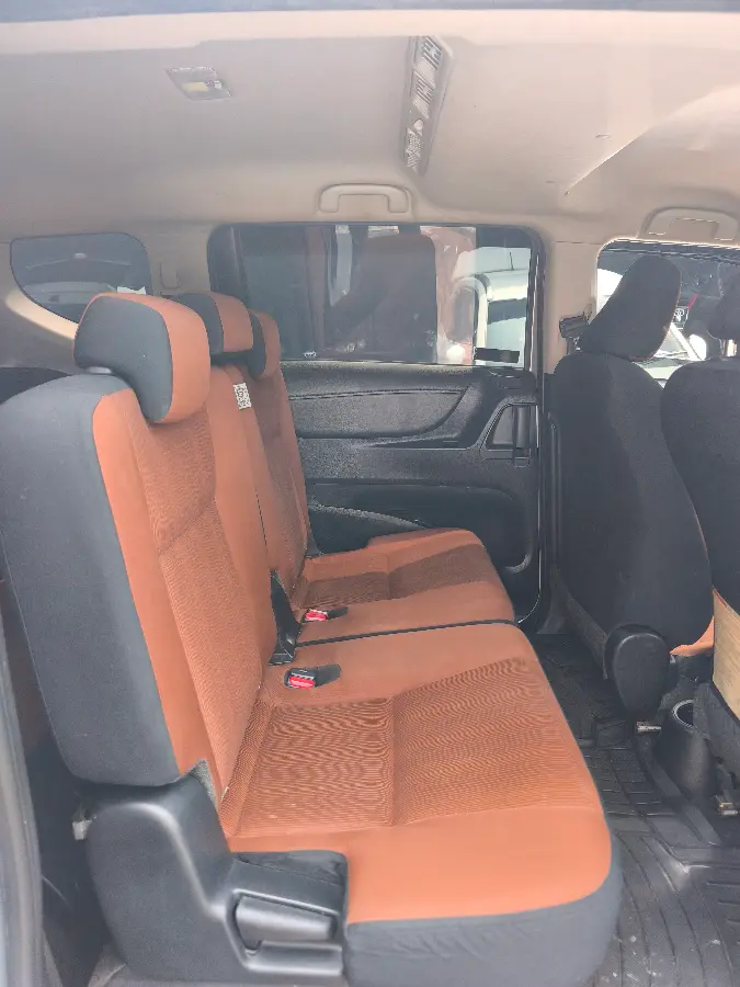 Toyota Sienta 1.5 V 2017
