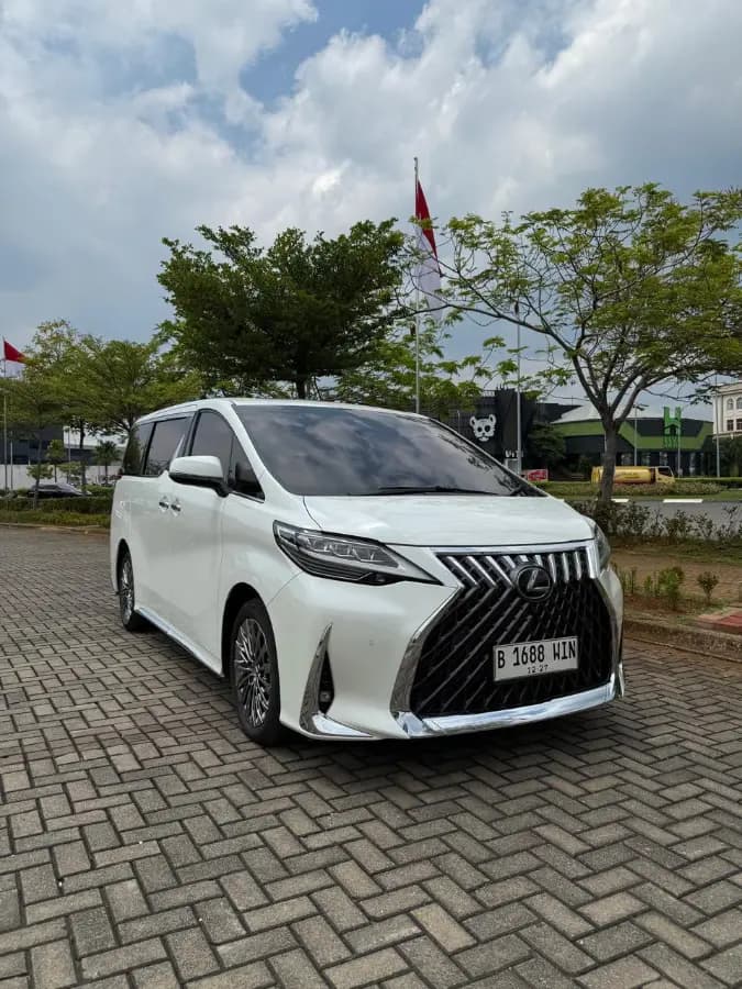 Lexus LM 350 7-Seater 2022