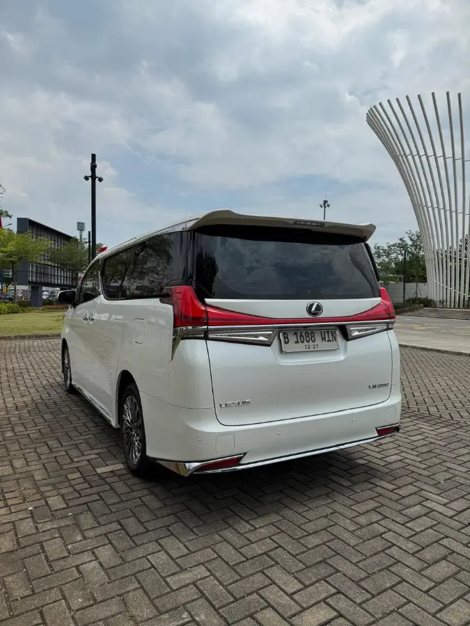 Lexus LM 350 7-Seater 2022